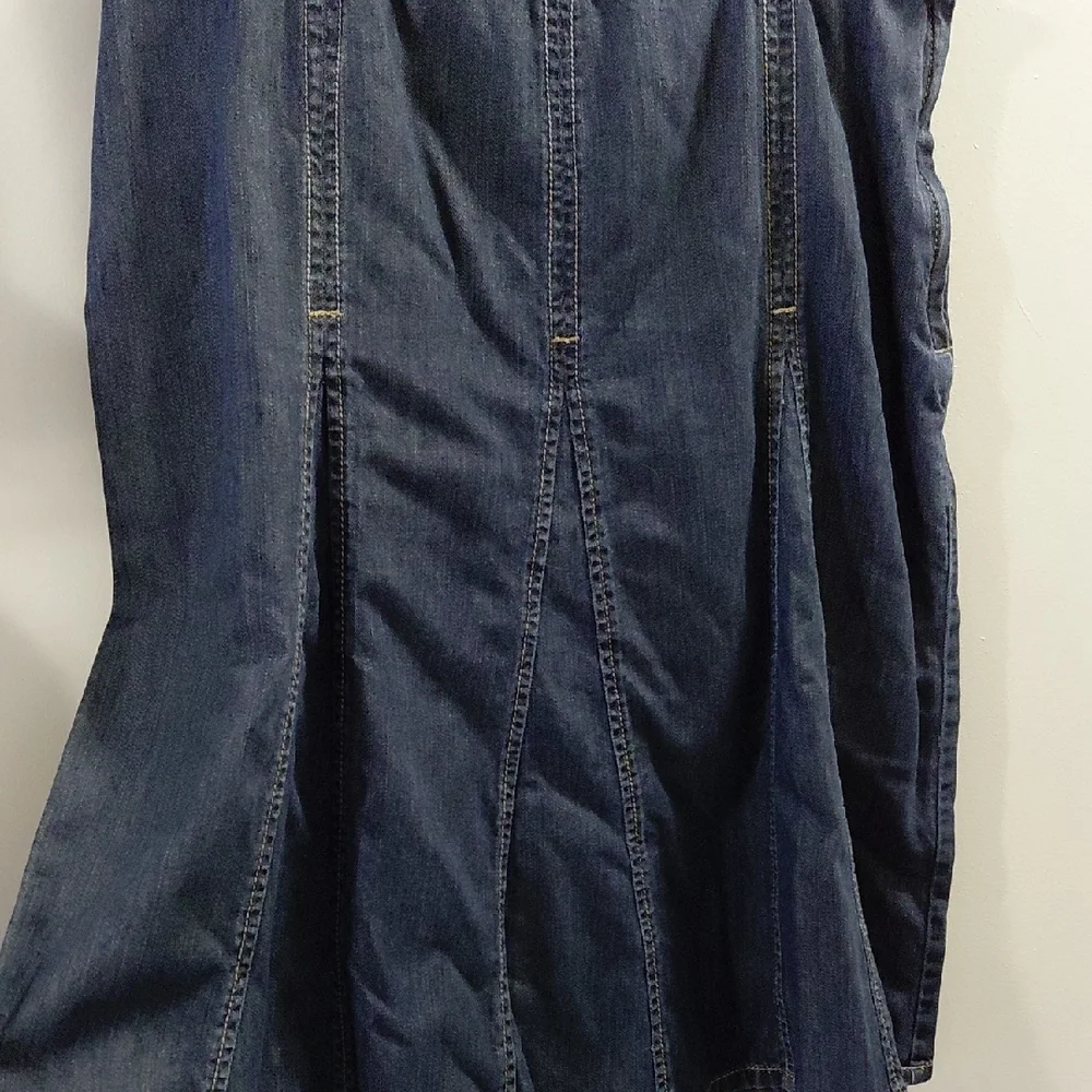Liz Claiborne Dark Blue Denim A-Line Skirt - Picture 2 of 3